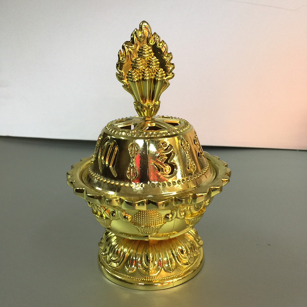 Lư xông trầm chuyển pháp luân hợp kim si đồng, Đường nét tinh xảo.
