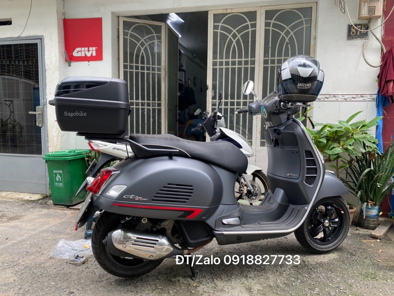 Thùng xe Vespa GTS, thùng Givi B32NB và baga givi SR GTS