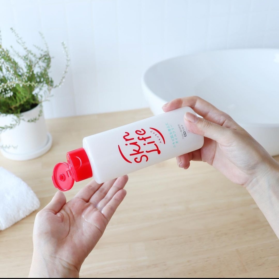 Nước Hoa Hồng Cow Skinlife Face Lotion Ngừa Mụn Và Se Khít Lỗ Chân Lông 150ml