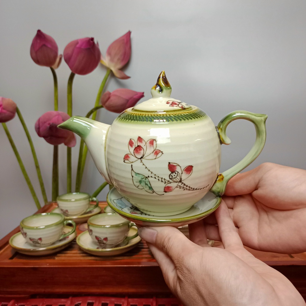 Bộ ấm chén uống trà cao cấp , bộ ấm trà Bát Tràng men rong vẻ tay hoa tiết hoa sen