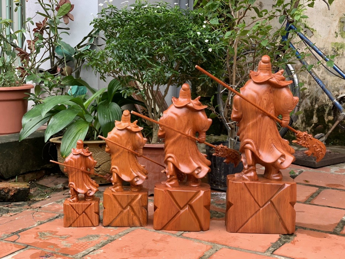 Tượng quan công cầm đao gỗ hương kt cao 60cm
