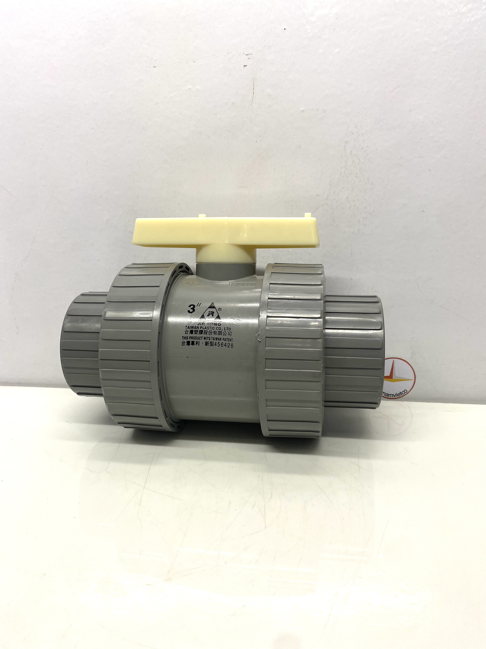 Van hai (2) đầu rắc co 90 nhựa PVC Jiarong _ UB030