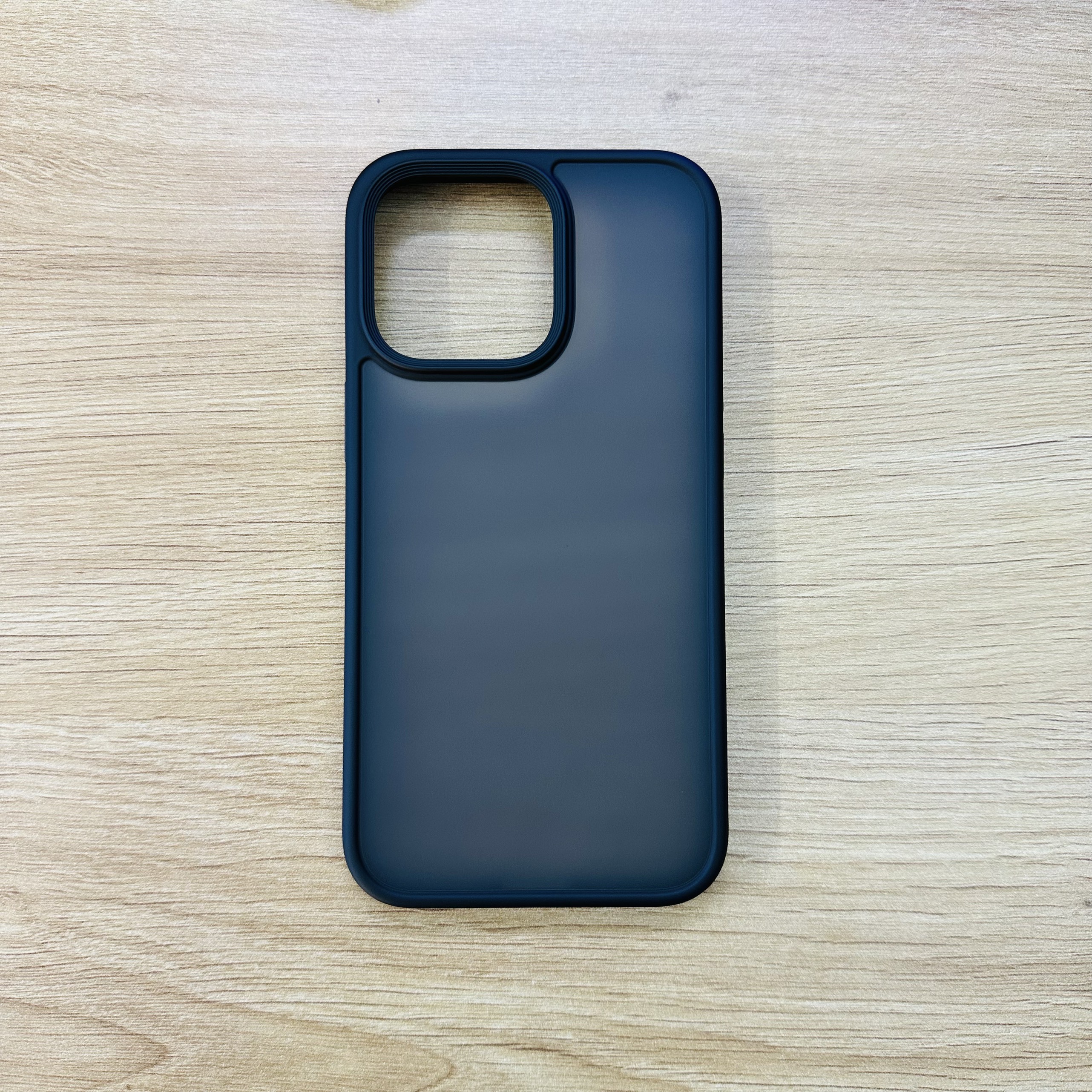Ốp lưng dành cho iPhone 13 Pro Max Likgus lưng nhám viền màu- Hàng chính hãng