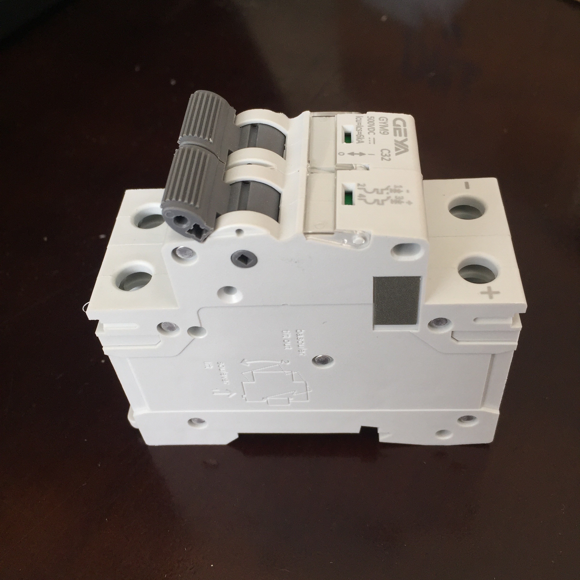 Cầu dao điện một chiều CB DC Bộ ngắt mạch cho Solar Năng Lượng Mặt Trời GIVASOLAR GEYA GYM9 DC 500V