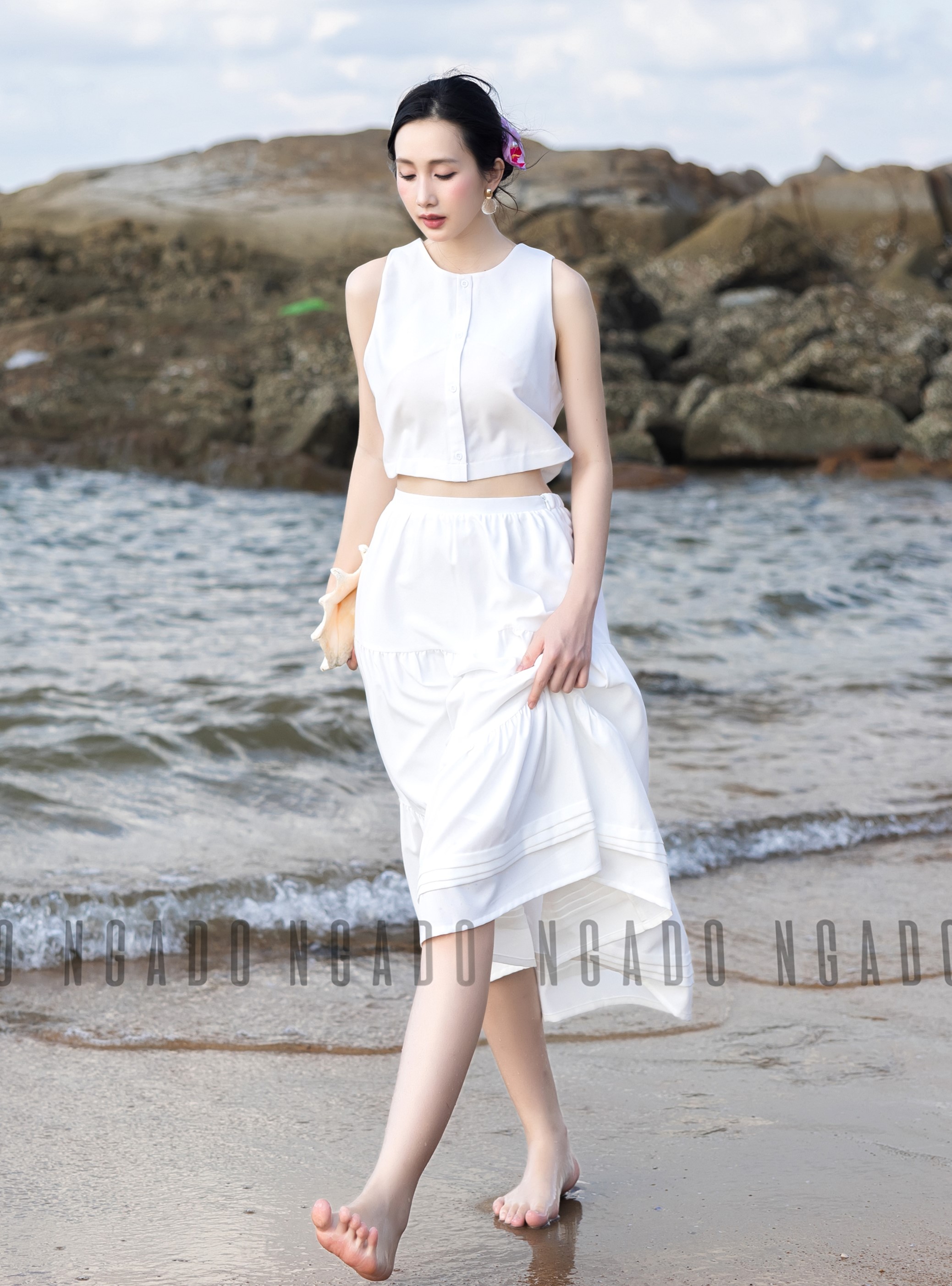 Set áo váy croptop trắng NGADO