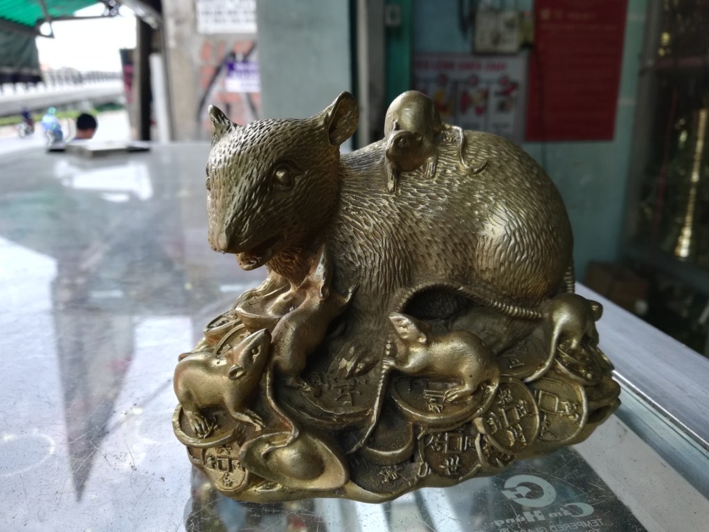 Gia đình chuột bằng đồng Trung