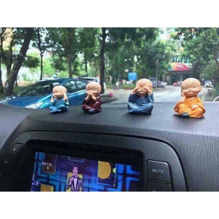 Tượng Bốn không trang trí xe, bàn. Có sẵn