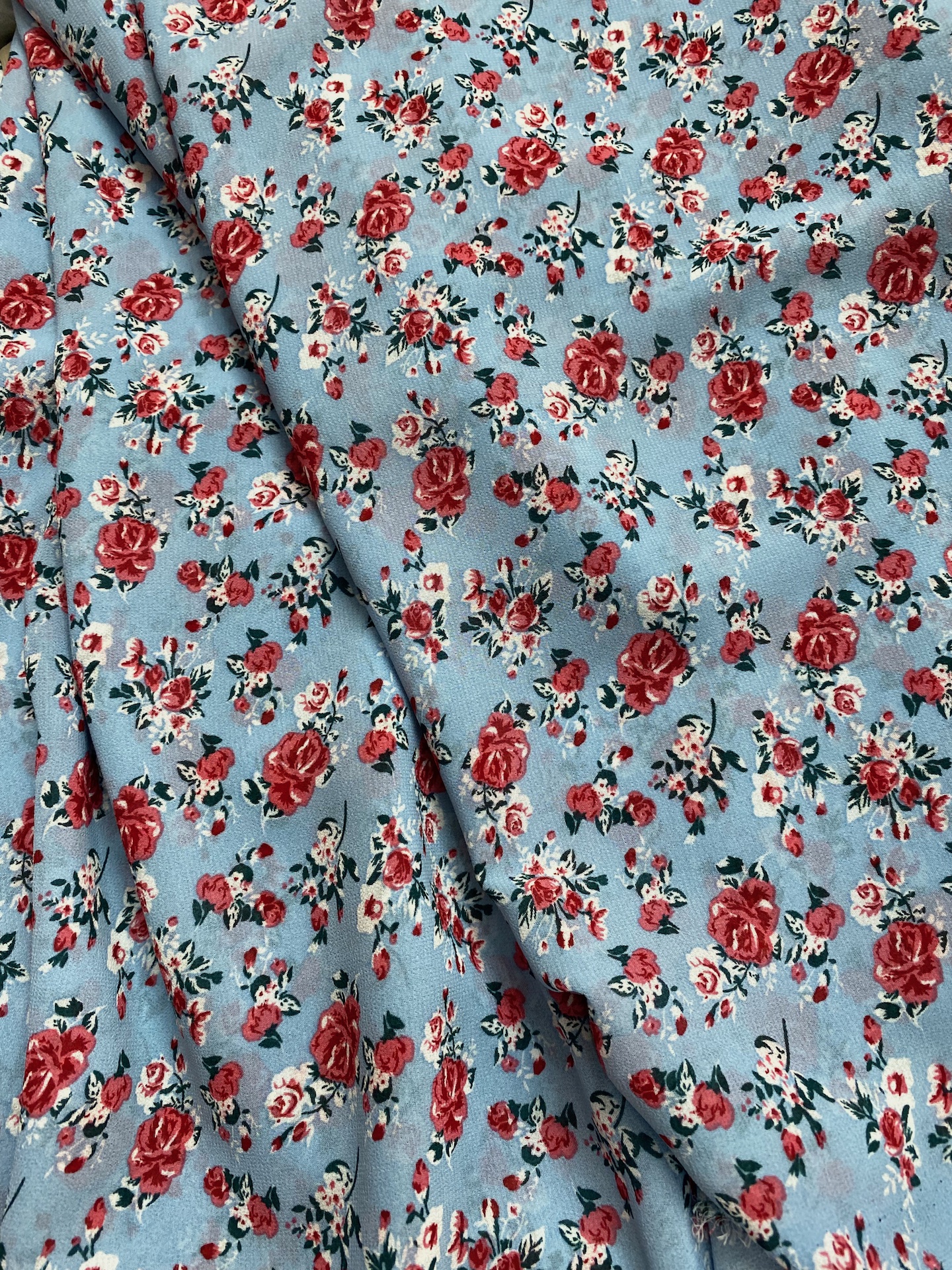 Vải voan Chiffon hoa nhí nền xanh biển V10615