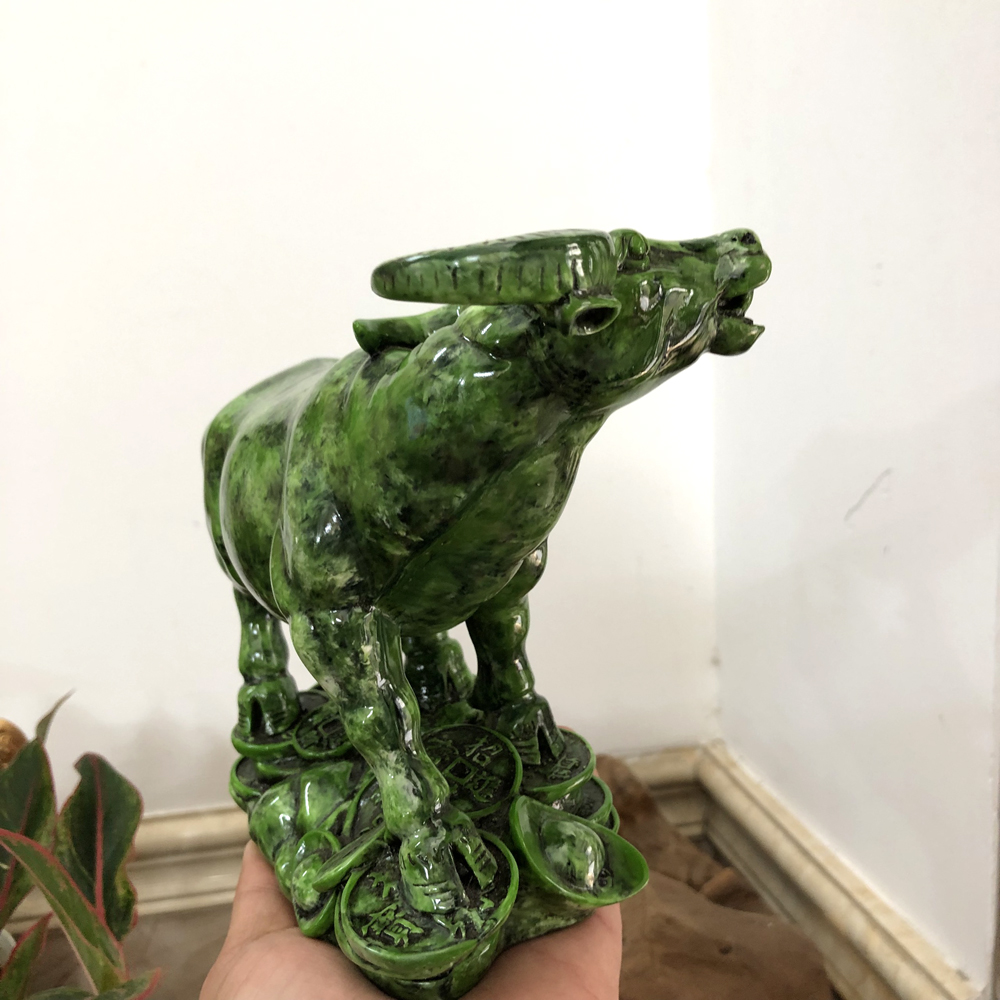 Tượng đá phong thủy tượng con Trâu chiêu giữ tài lộc phong thuỷ cho gia chủ - Cao 16cm - Màu xanh lục bích