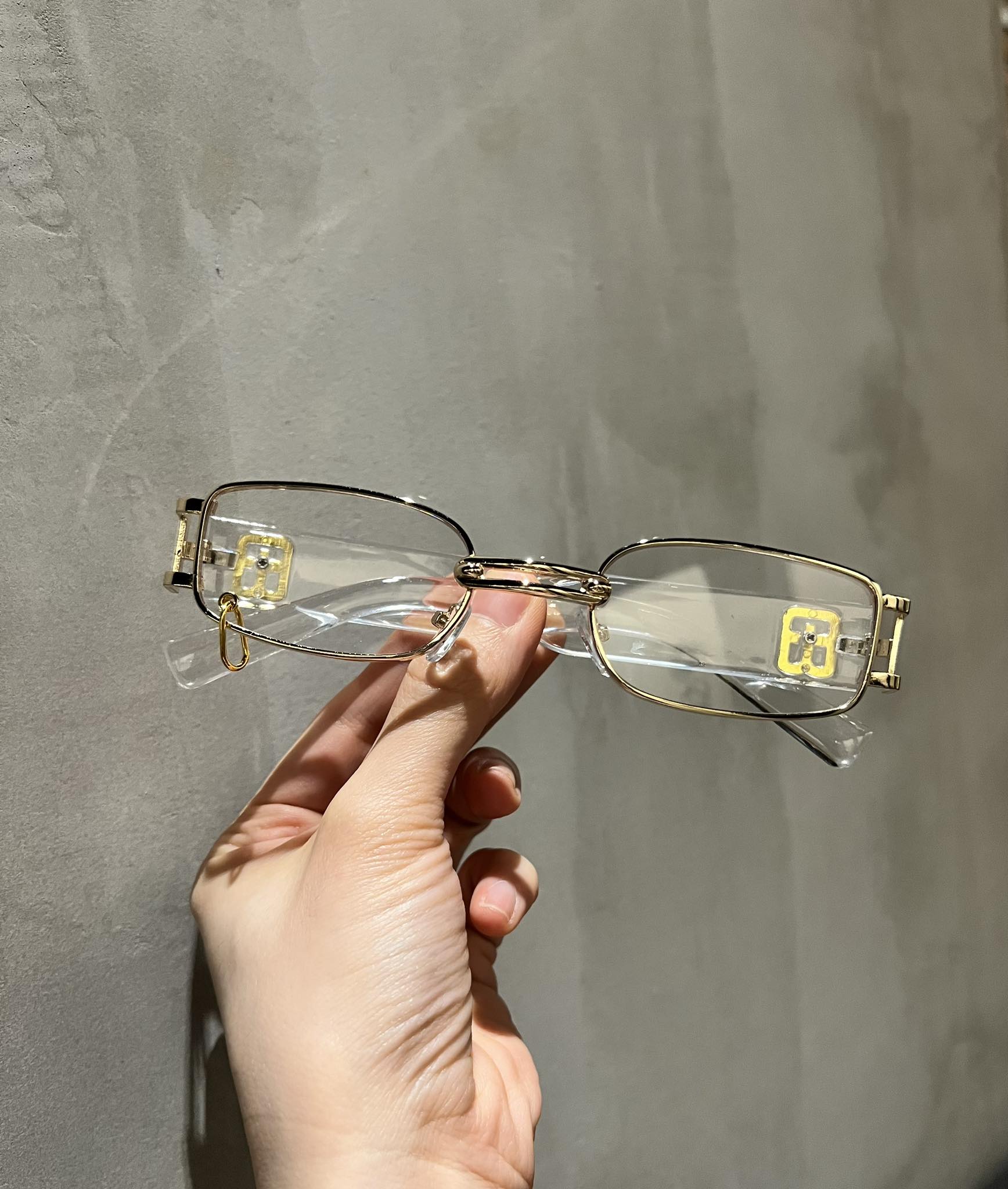 Kính râm Mắt vuông móc khuyên nhỏ