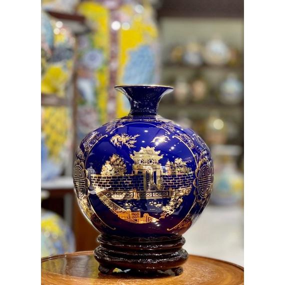 Bình hút tài lộc vẽ vàng kim tam cảnh Hà Nội”Tháp Rùa- Chùa một cột- Văn Miếu Quốc Tử Giám”. Gốm sứ Bát Tràng cao cấp.