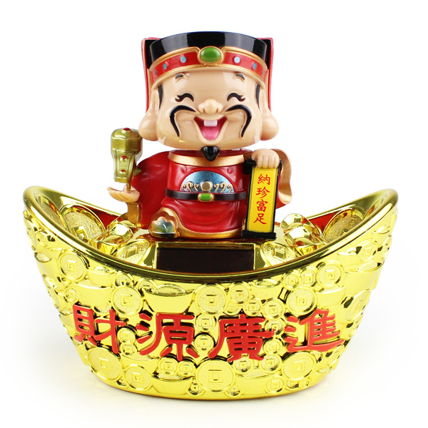 Thần tài áo đỏ ngồi trên ngân lượng phong thủy, gật đầu bằng năng lượng mặt trời gồm 3 mẫu may mắn cho chủ nhà