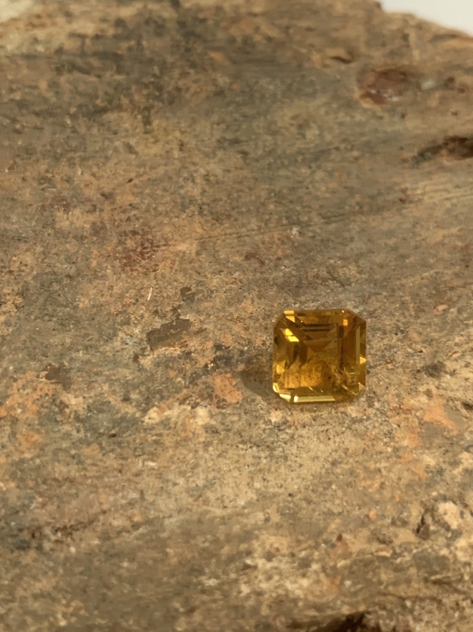 Viên đá thạch anh vàng (Citrine) thiên nhiên_HA-G000501