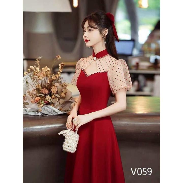 Đầm xoè đỏ tiểu thư cổ khoét ngực kèm phụ kiện