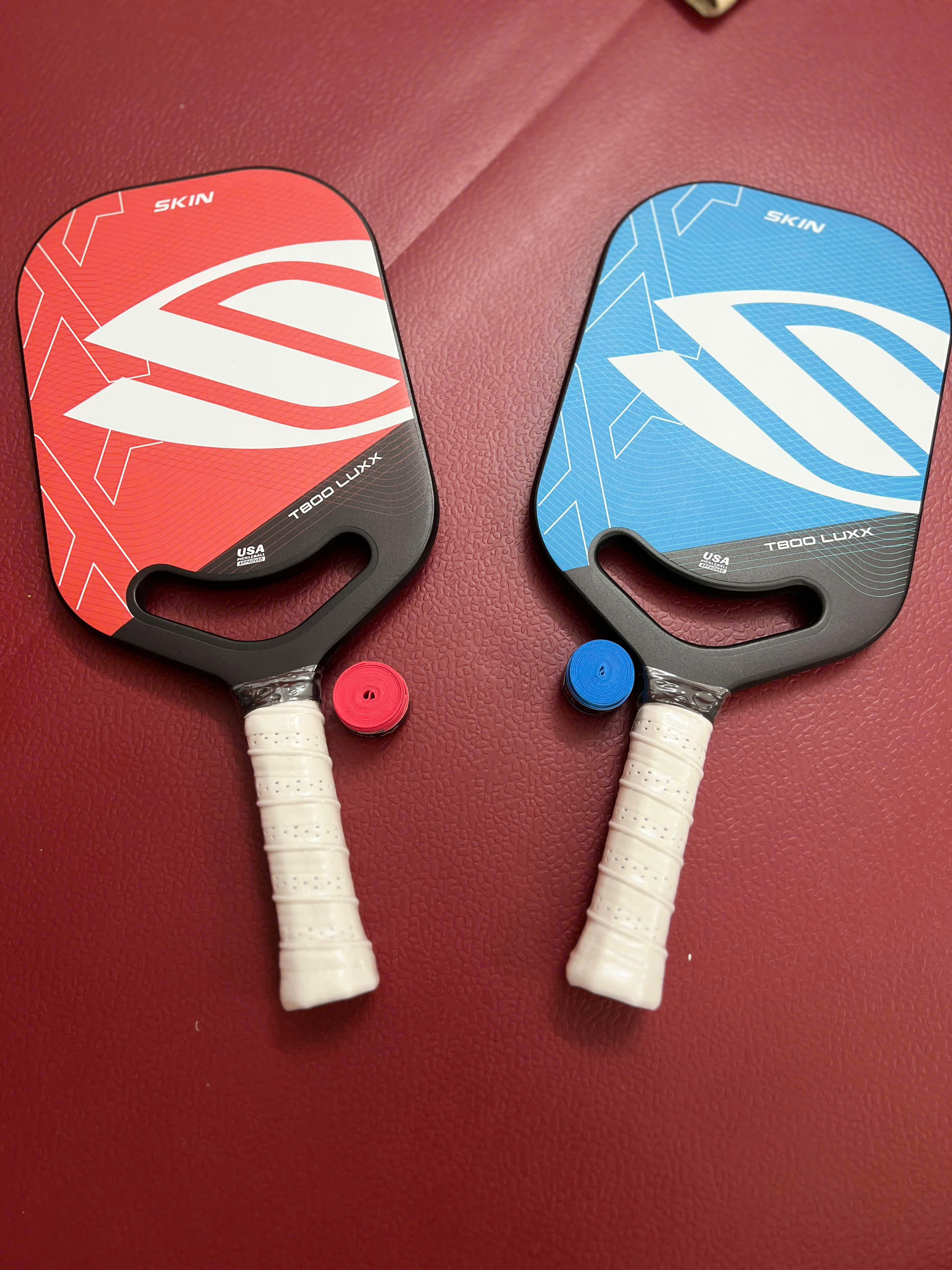 Vợt Pickleball Skin carbon T800 Luxx dày 13mm, bề mặt nhám bám bóng, tặng kèm cuốn cán, 1 quả bóng và túi đeo tiện lợi