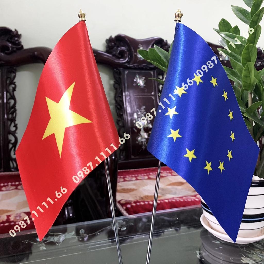 Cờ Để Bàn Làm Việc Đế cờ Chất Liệu Thép Loại cắm 2 cờ Việt Nam - EU