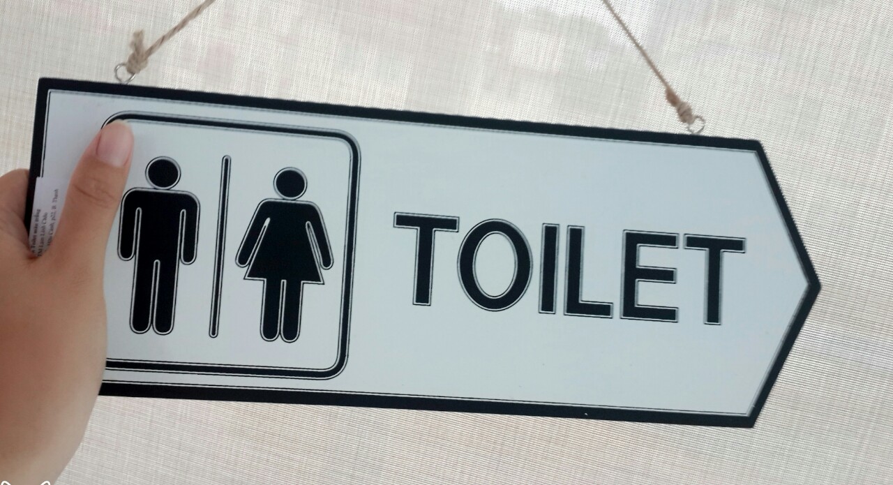 Bảng treo chỉ dẫn toilet hai mặt bằng gỗ in sơn