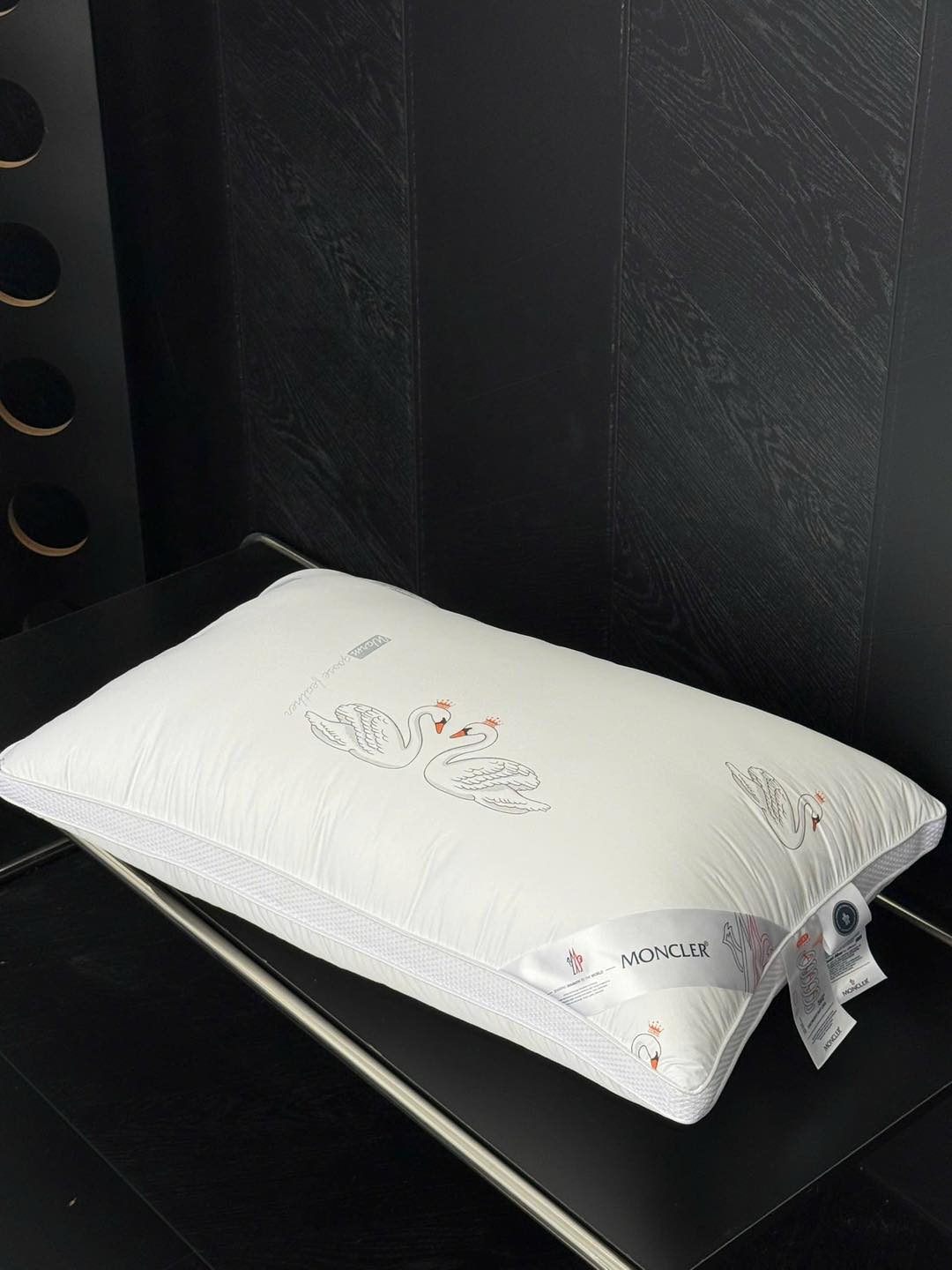 Gối Moncler size 48x74cm (đôi gồm 2 cái) Hàng chính hãng