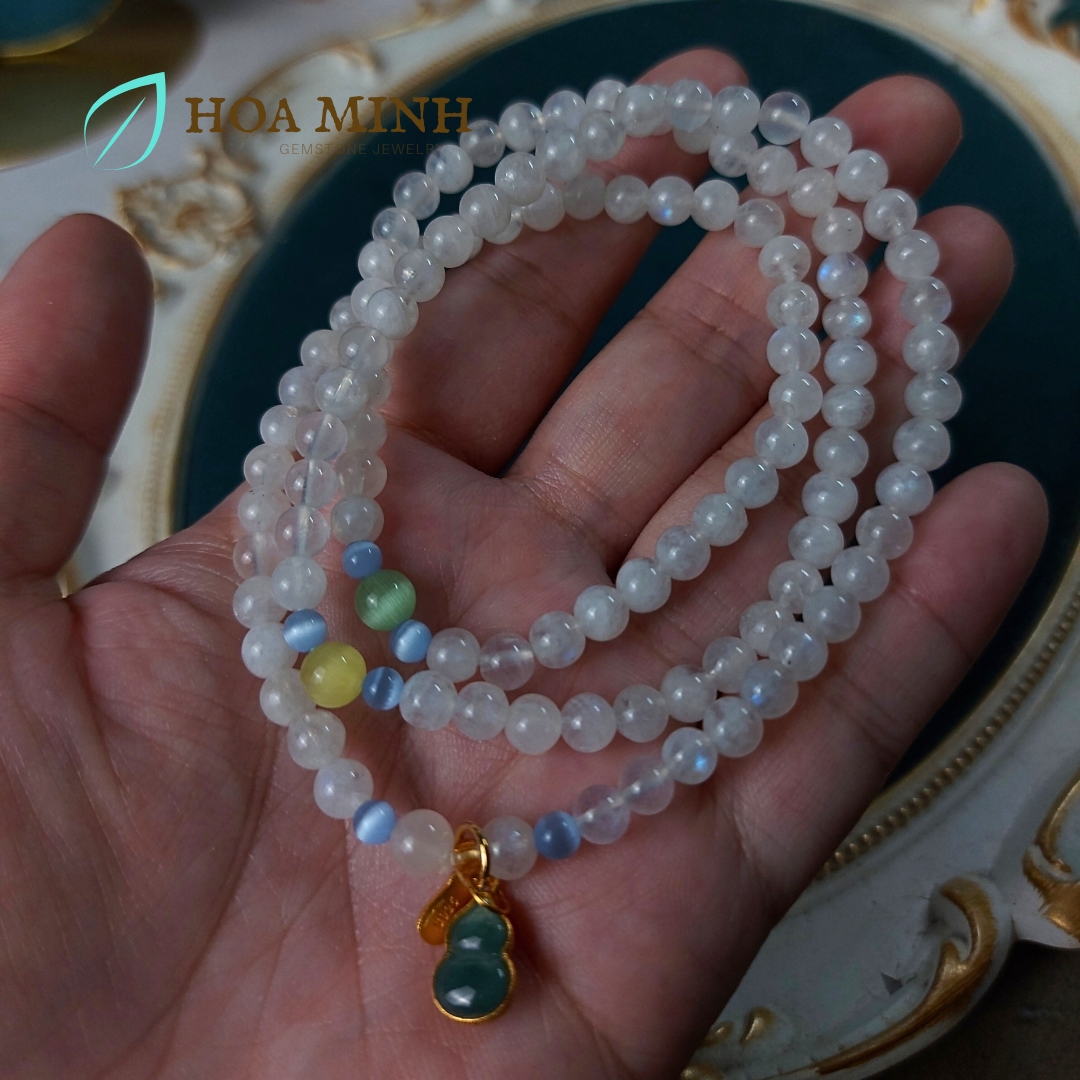 Vòng tay chuỗi 108 hạt đá Moonstone Mặt Trăng size hạt 5.3 li kiểu quấn 3 vòng phối viên đá mắt mèo charm hồ lô cẩm thạch tài lộc