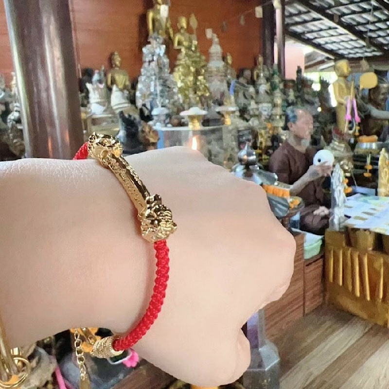 VÒNG TAY , LẮC TAY DÂY CHỈ ĐỎ TÀI LỘC VÀ BÌNH AN THÁI LAN MÀU ĐỎ