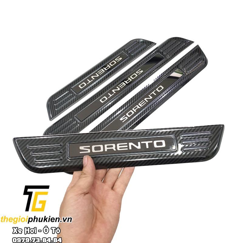 Bộ sản phẩm ỐP BẬC CỐP VÀ BẬC CỬA vân Carbon xe  Kia Sorento 2021