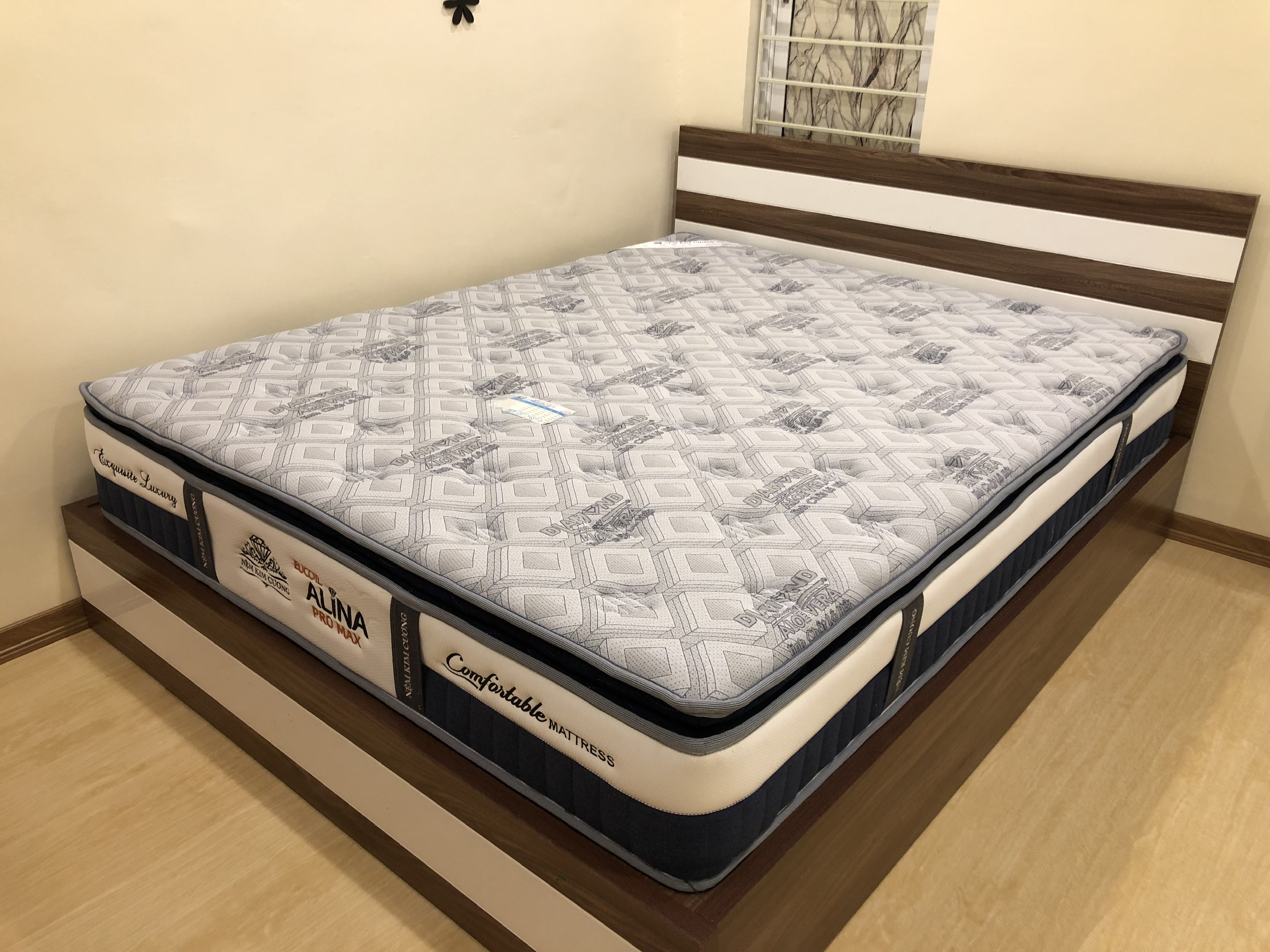 Đệm lò xo EUCOIL Alina Pro max Kim Cương 180X200 Rẻ Nhất Sàn
