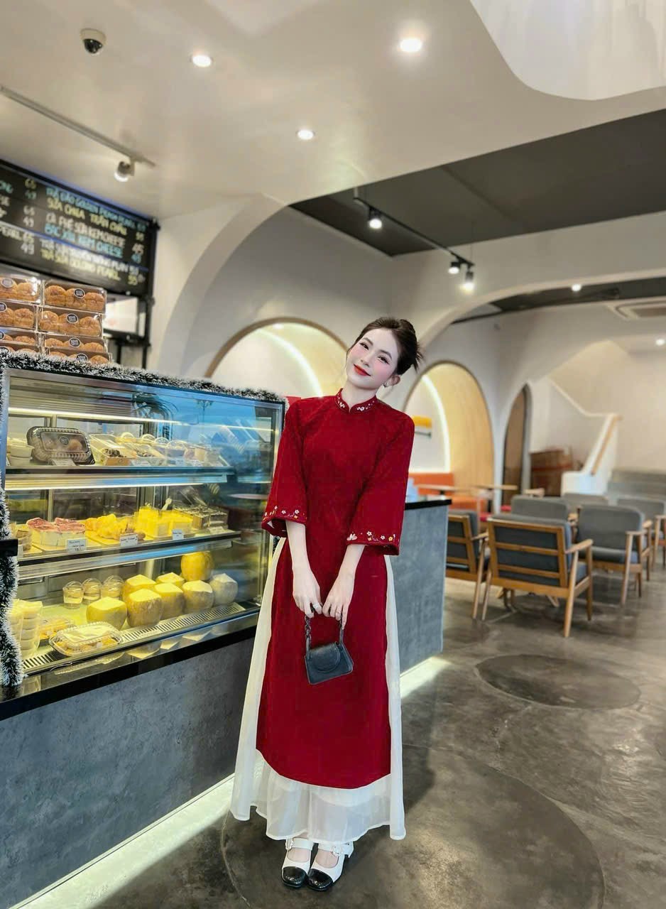 ÁO DÀI ĐỎ THÊU HOA VÀ CHÂN VÁY 2 LỚP