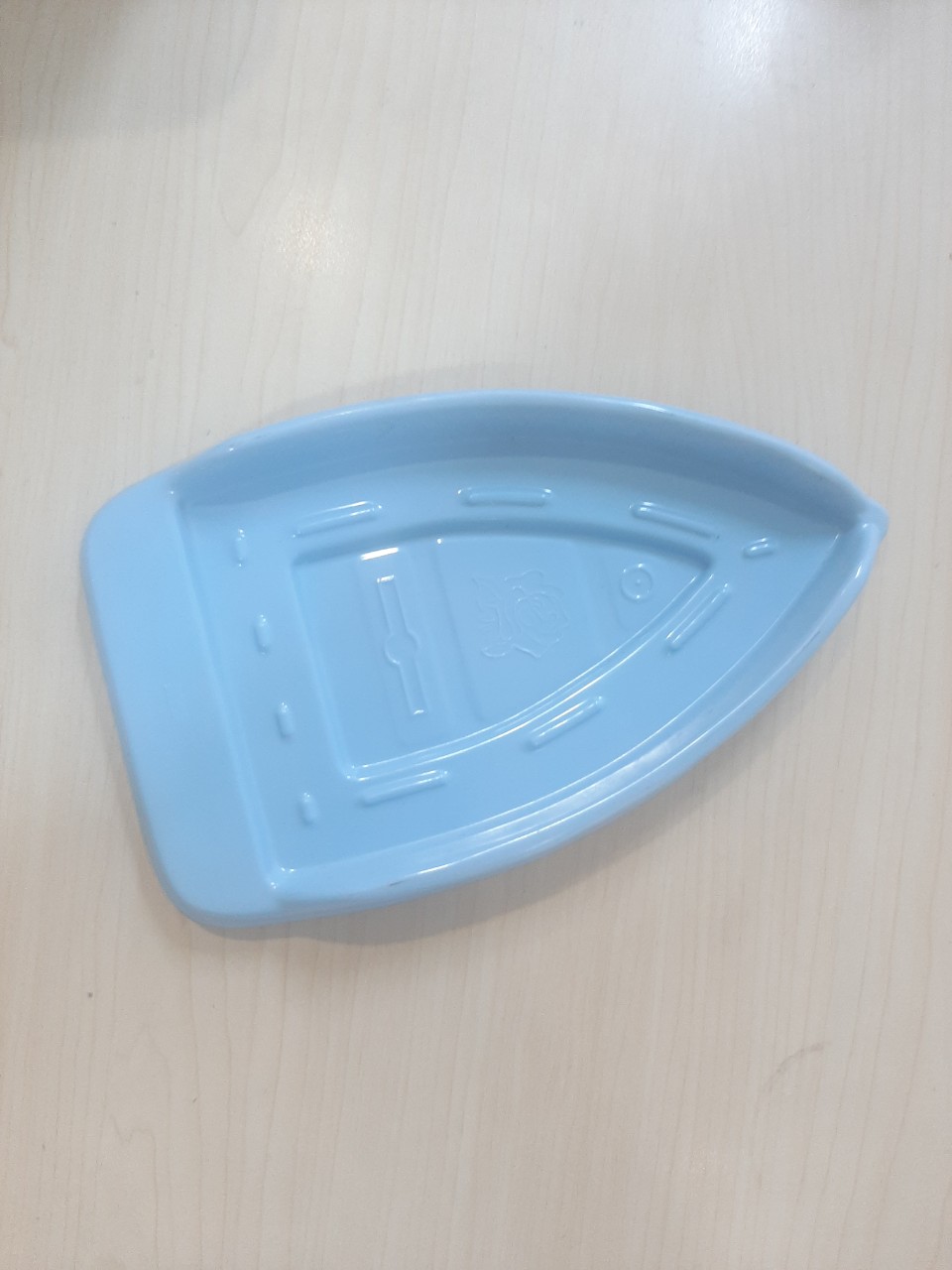 BÀN ĐỂ ỦI KIỂU THÁI NHỎ + ÁO BỌC BÀN ỦI + MIẾNG ĐỂ BÀN ỦI GIAO MÀU NGẪU NHIÊN