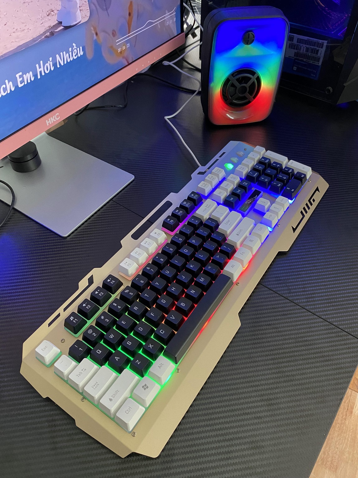 (ĐEN TRẮNG) Bàn phím chơi game đổi màu G700 Led giả cơ siêu đẹp mẫu mới - JL