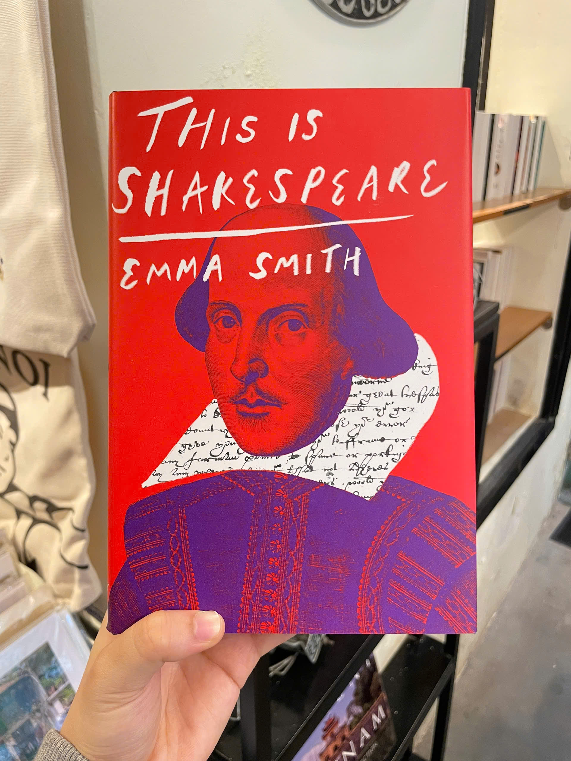 Sách - This is Shakespeare by Emma Smith - Nonfiction/Shakespeare book in English - Bìa Cứng