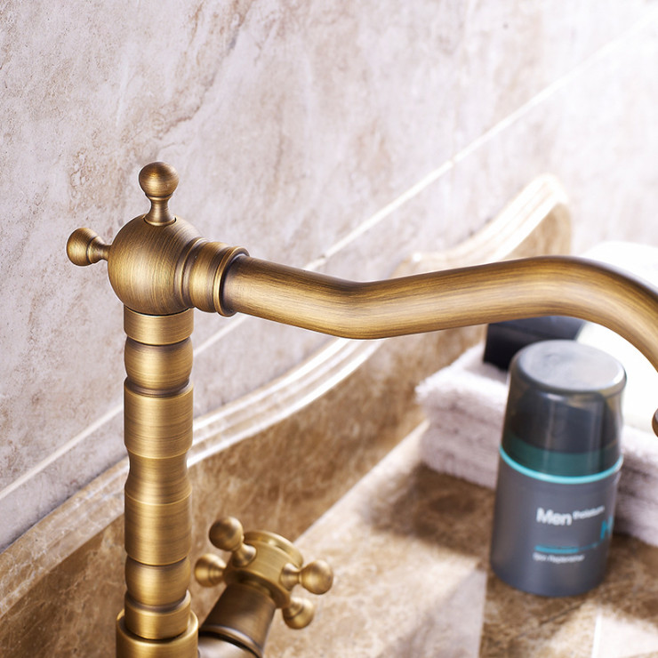 Vòi Lavabo nóng lạnh Tân Cổ Điển chân thấp - Hợp kim đồng thau + 2 dây cấp