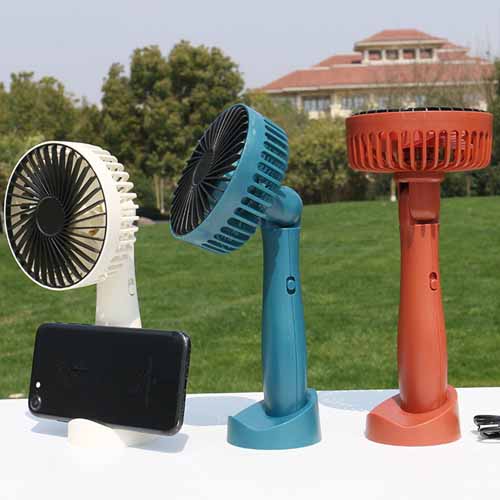 QUẠT MINI CẦM TAY SẠC PIN CÓ KỆ ĐỂ ĐIỆN THOẠI GIAO MÀU NGẪU NHIÊN