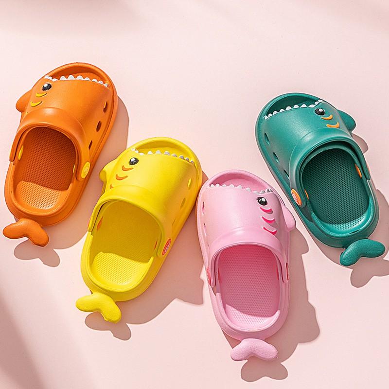 Dép cá mập baby shark cho bé, kiểu dáng ngộ nghĩnh, màu sắc bắt mắt, siêu bền, chống trơn trượt