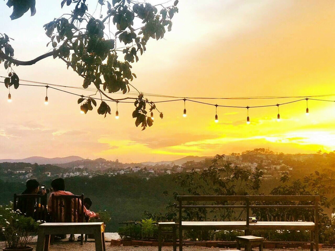 Dây đèn trang trí ngoài trời 10 mét 15 bóng đèn đui E27