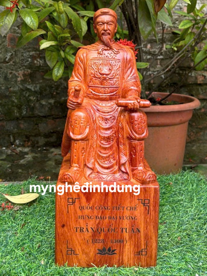 Tượng ngài Đức thánh trần hưng đạo vương bằng gỗ hương đá  cao 40x17cm