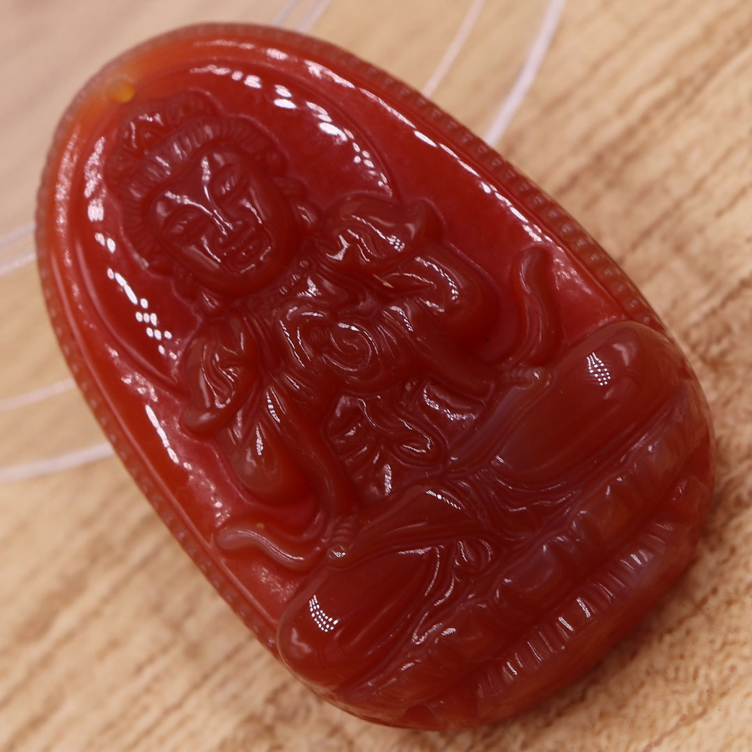 Mặt dây chuyền Đại nhật như lai mã não đỏ 3.6 cm kèm dây chuyền inox vàng, Phật bản mệnh, mặt dây chuyền phong thủy