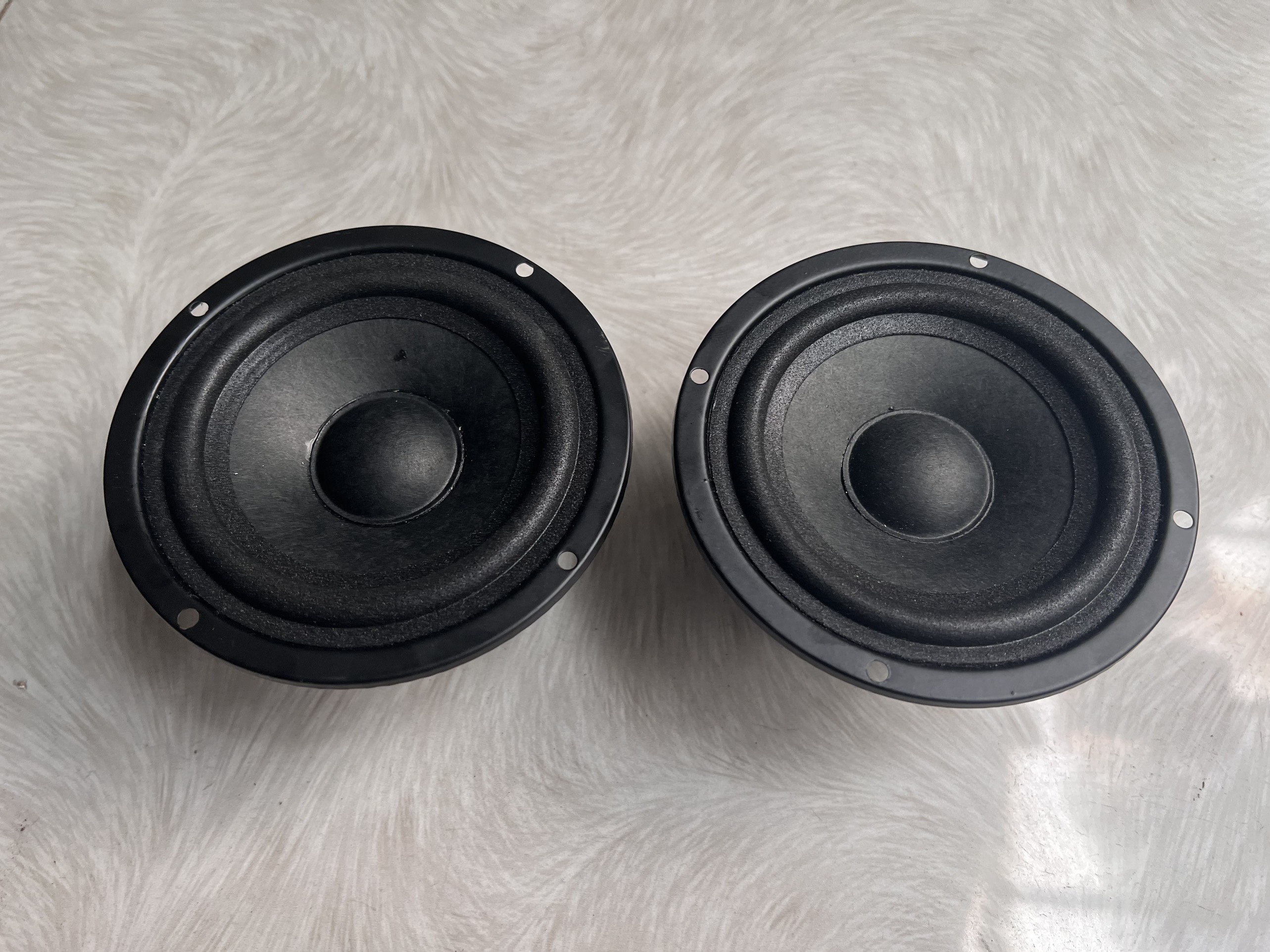 Củ loa Mid còn gọi là loa trung màu đen cho loa karaoke Hải Triều