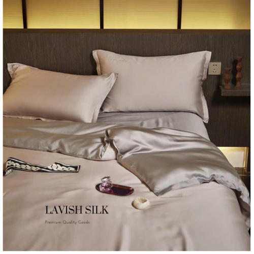 Trọn Bộ Ga Gối Lụa Kèm Chăn Sẵn Ruột + Tặng Bộ Quà Tặng Lavish Silk Cao Cấp - Xám Ghi Mix Hồng Phấn