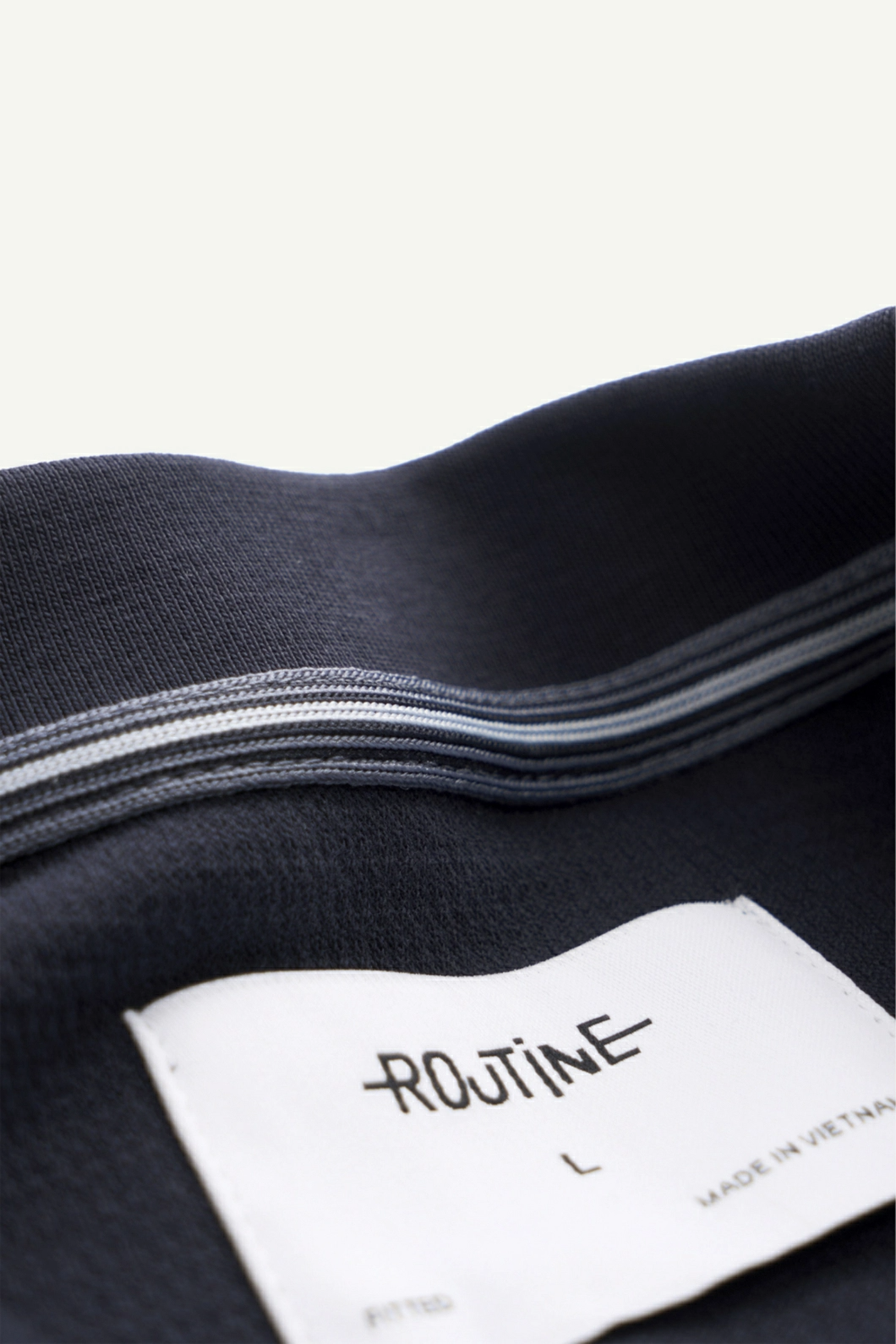 Áo Thun Nam Premium ROUTINE Tay Ngắn Texture Trơn Form Fitted - 10S24TSS042P | LASTORE MENSWEAR