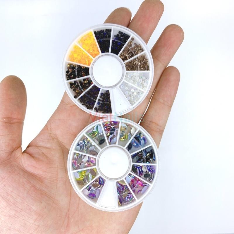 Khay tròn 12 ô đá chân bằng gắn móng hình hạt gạo, đá đính móng nail