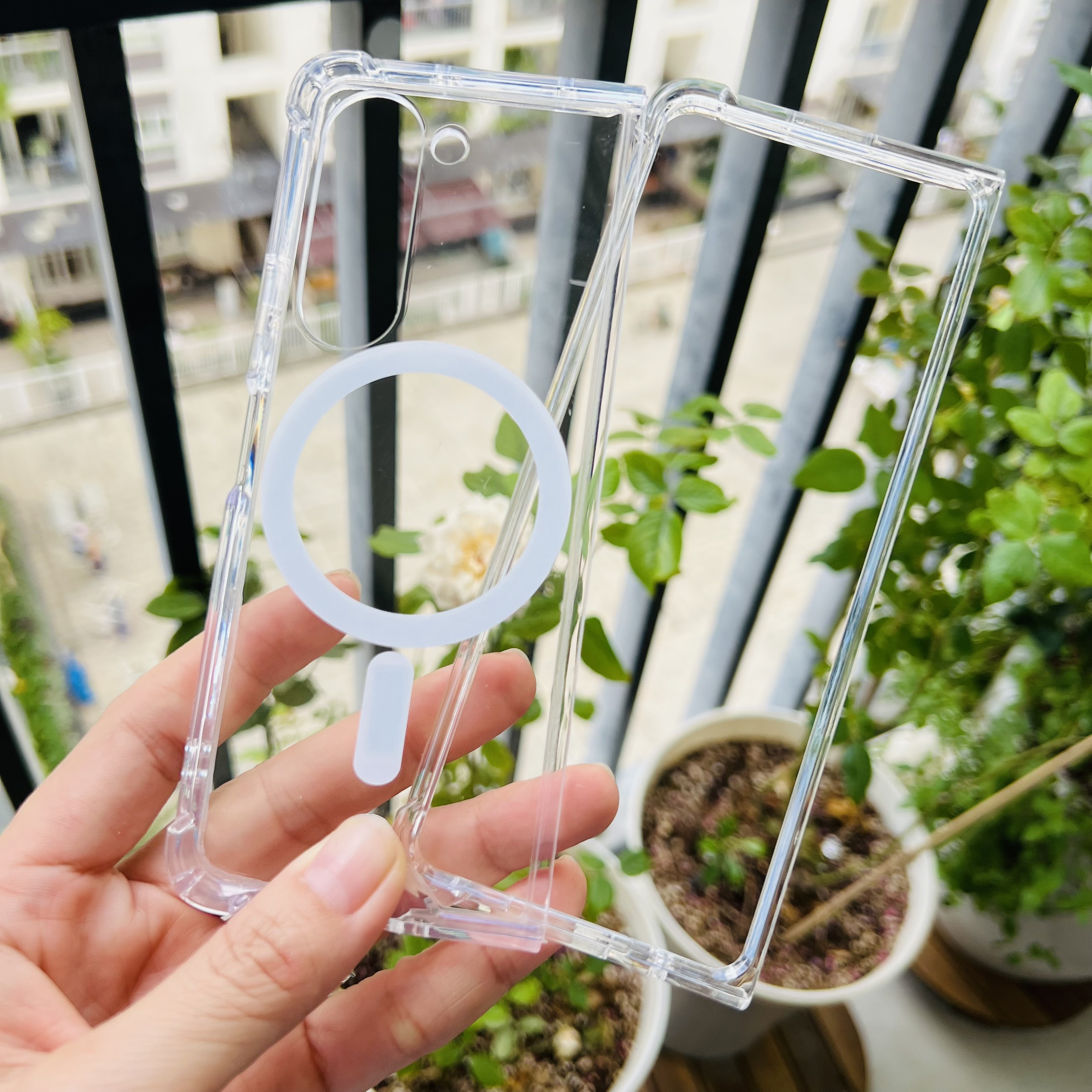Ốp lưng cho Galaxy Z Fold 5 Likgus trong suốt có sạc không dây- hàng chính hãng