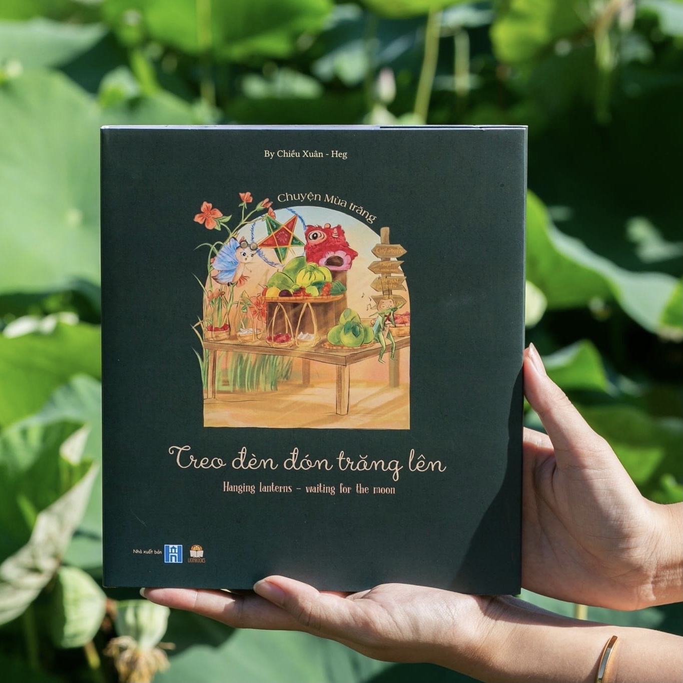 Sách - Treo đèn đón trăng lên - LionBooks - Bìa cứng in màu toàn bộ