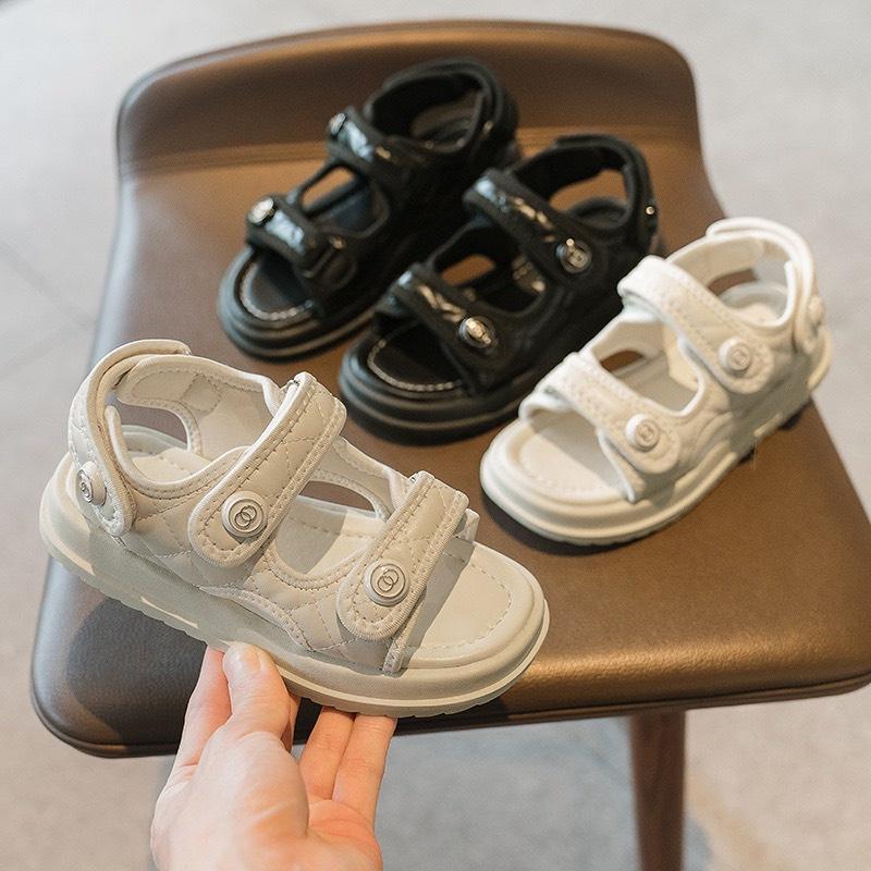 Giày sandal quai ngang đính nút thời trang cho bé G841