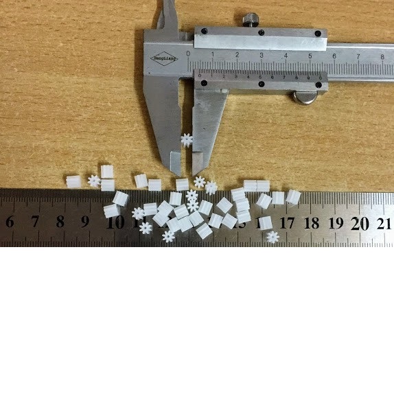 Bánh răng nhựa 8 răng lỗ truc 1mm đường kính 4.75mm