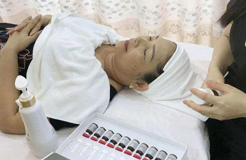Hộp 10 lọ Tế bào gốc Dna Cá Hồi Larian hỗ trợ làm mờ thâm nám, làm sáng và đồng đèu màu da