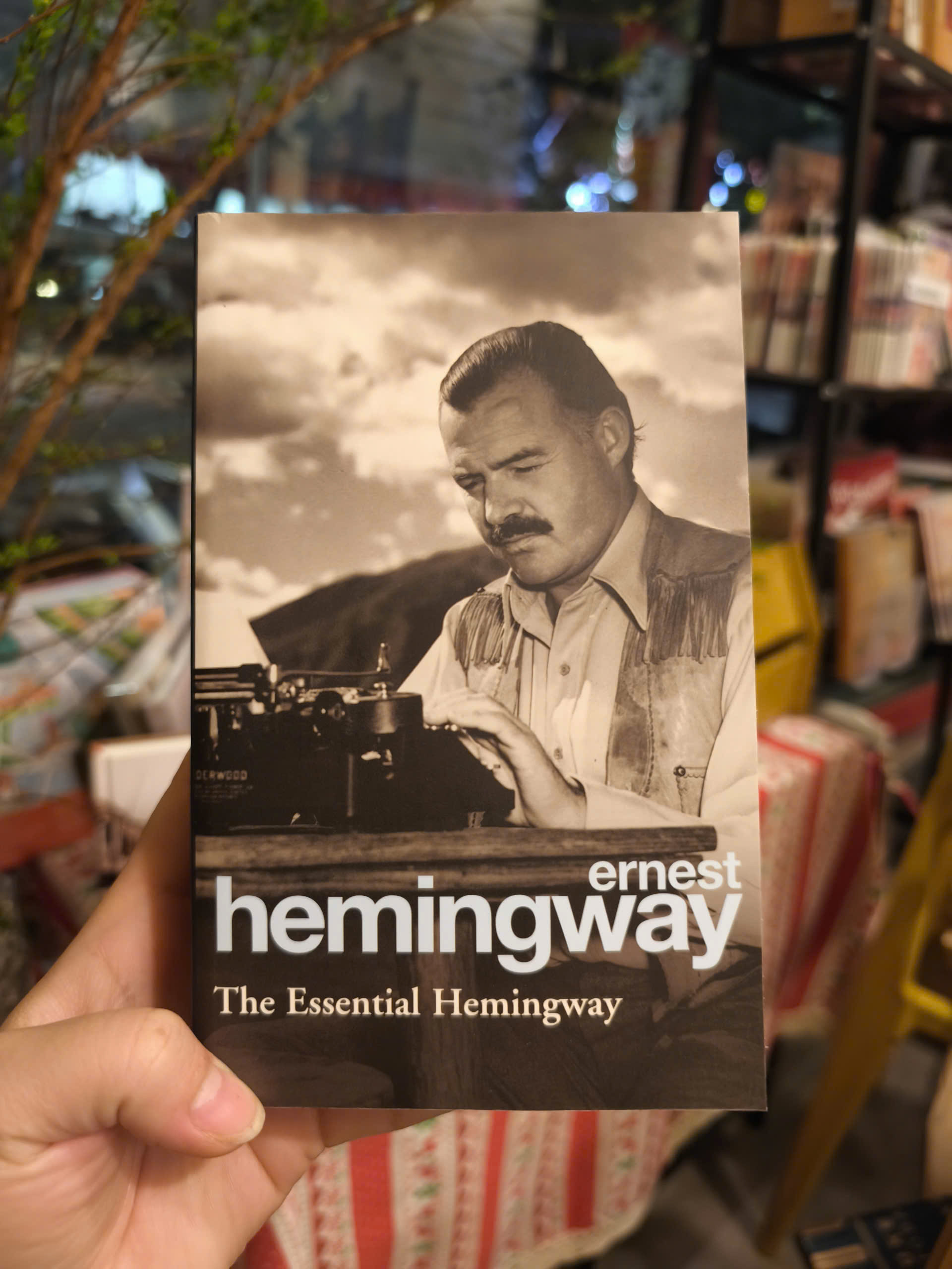 Sách - The Essential Hemingway by Ernest Hemingway - Fiction| Classics |Short Stories
