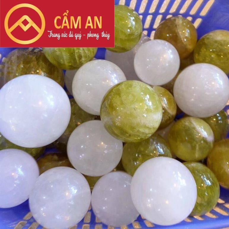 Quả Cầu Phong Thủy Đá Tự Nhiên Màu Trắng Chất Siêu Đẹp Nặng 2kg, Đường Kính 12cm - Tặng Kèm Đế Gỗ