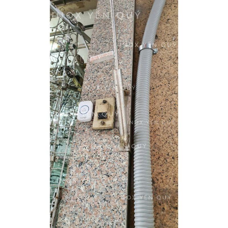 Giá treo cờ bằng inox - giá cắm cờ bắt tường