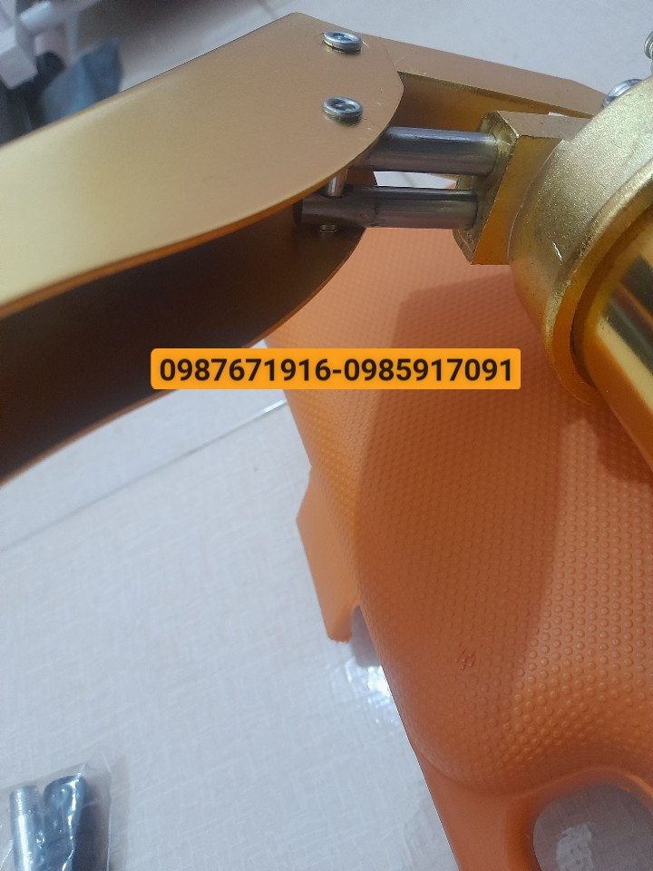 Bơm mỡ bò 2 Ty 900CC
