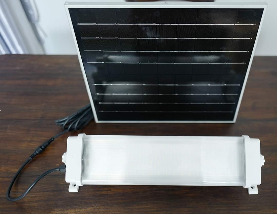 Đèn LED Năng Lượng Mặt Trời (Hình Bán Nguyệt) 100W, 200W, 300W thương hiệu (TPE) Tiến Phát chính hãng